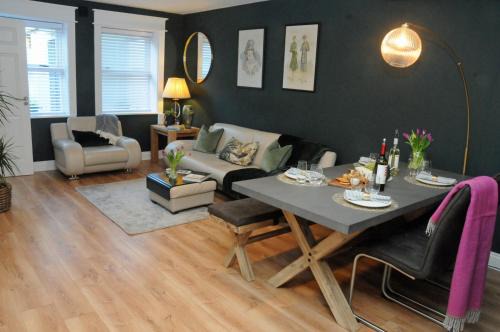 Bantry Apartment | 4 Tom's Lane