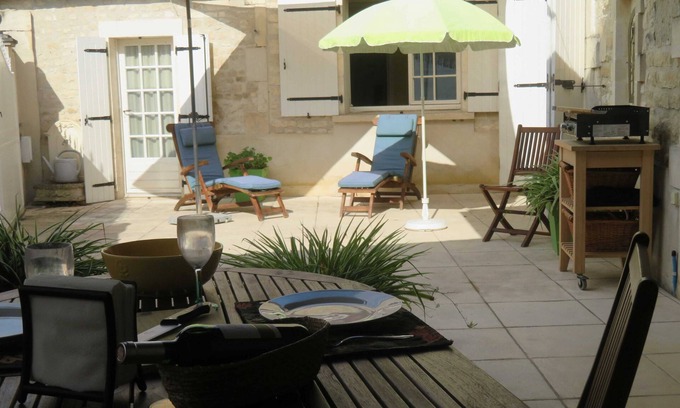 La Courade House | 4 x Star Retreat in Cognac Area Town.