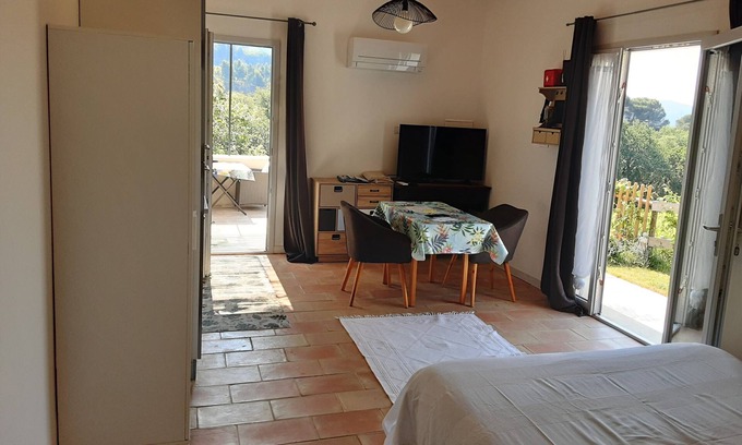 Vacqueyras House | 40 m2 detached house with private pool and parking space
