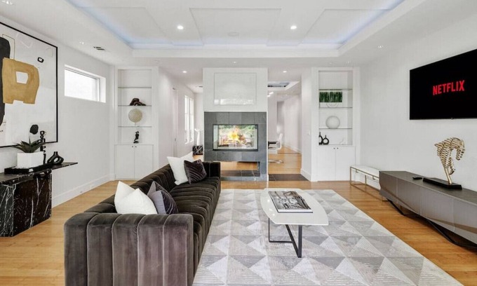 Oak Lawn House | 4021 Bowser · Oaklawn | Gated 4-Story Townhome | Private Rooftop