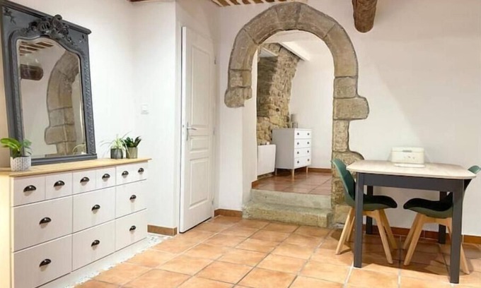 Cornillon-Confoux Apartment | 40m2 studio in the heart of the typical Provençal village