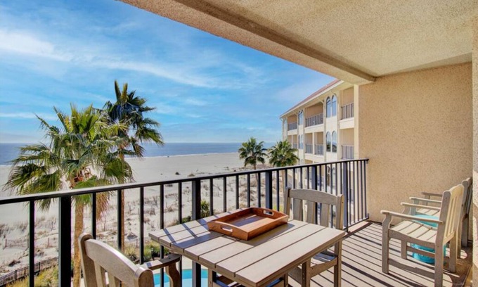 Isle of Palms Apartment | 415 Seascape by AvantStay | Beachfront Condo w/Communal Pool Access