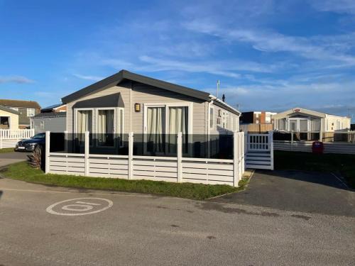 Pevensey Ski Chalet | 42 Woodland Walk Pevensey Bay Holiday Park sleeps 6