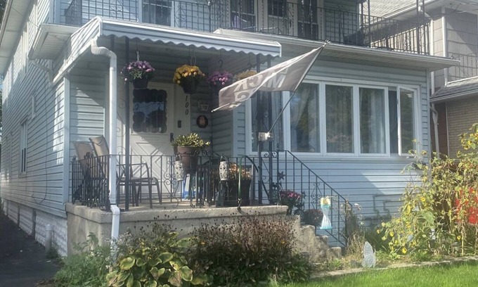 Buffalo Apartment | 420 Friendly 3 bedroom upstairs apartment. Street parking. Covered porch