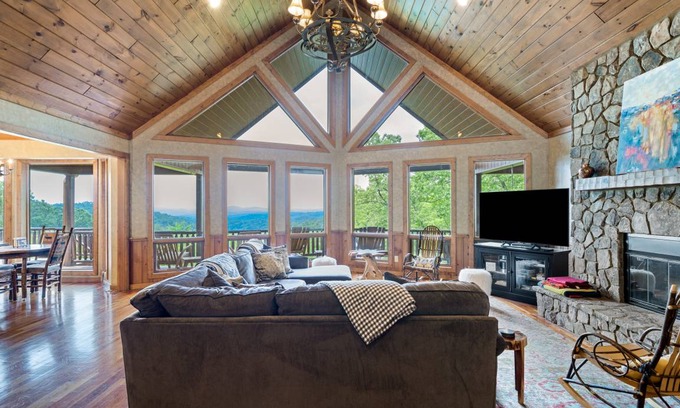 Mineral Bluff Cabin | 429 m² Cabin ∙ 4 bedrooms ∙ 10 guests