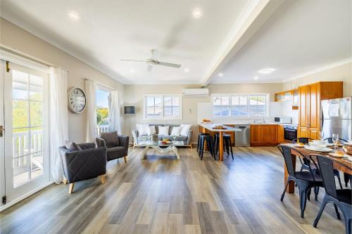 Fingal Bay House | 43 Squire Street Fingal Bay