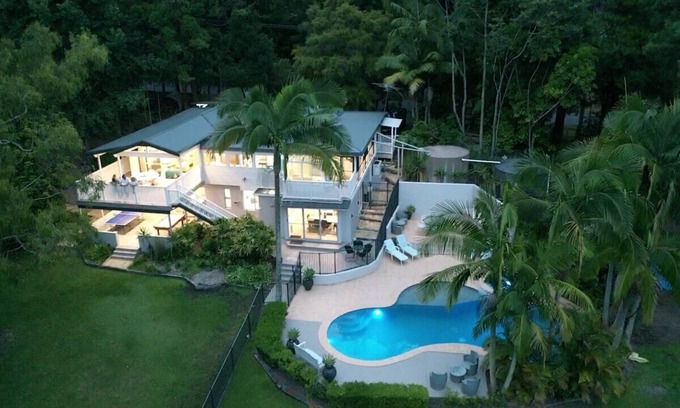 Martinsville House | 442 Martinsville Rd · Villa Nessa - Fri Check in 10am Sun check out 6pm