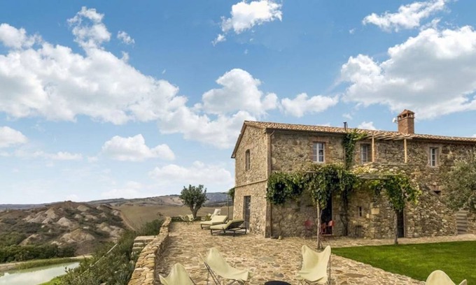 Sarteano Villa | 450 m² Villa ∙ 9 bedrooms ∙ 18 guests