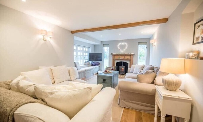 Woodbridge House | 46 Ivy Cottage, Easton