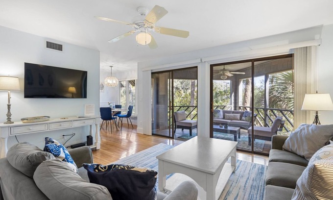 Vanderhorst Plantation Condo | 4651 Tennis Club: Dog OK, 2BR with Screened Porch, Beach Gear/Bike Credit