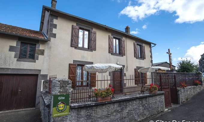 Saint-Hilaire-les-Monges House | 47 m² Gîte ∙ 2 bedrooms ∙ 4 guests