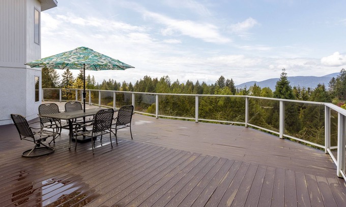 Caulfeild Apartment | 4780 North Wood Dr