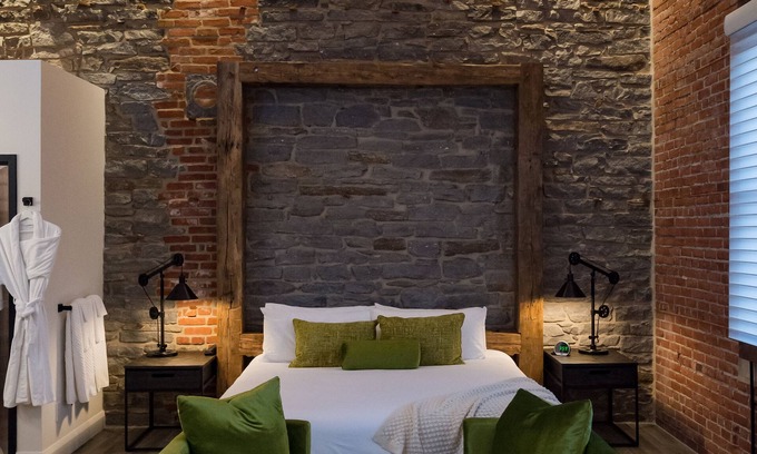 Brockville Hotel | 48 King West Boutique Hotel