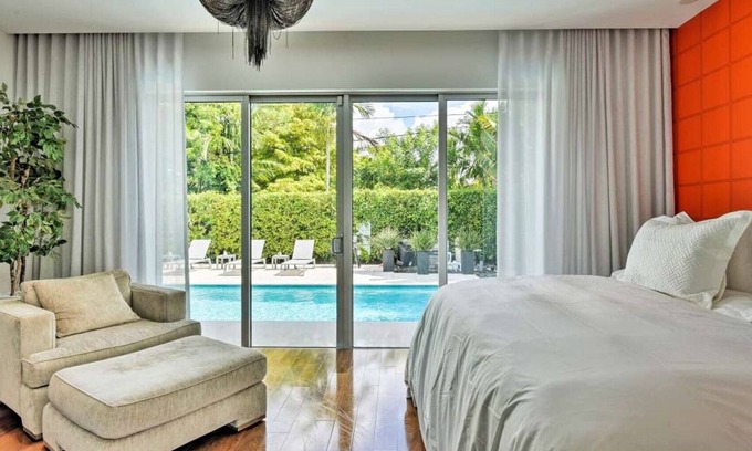 Keystone Point House | 4b/3.5ba Modern Miami Villa Oasis w/Private Pool!