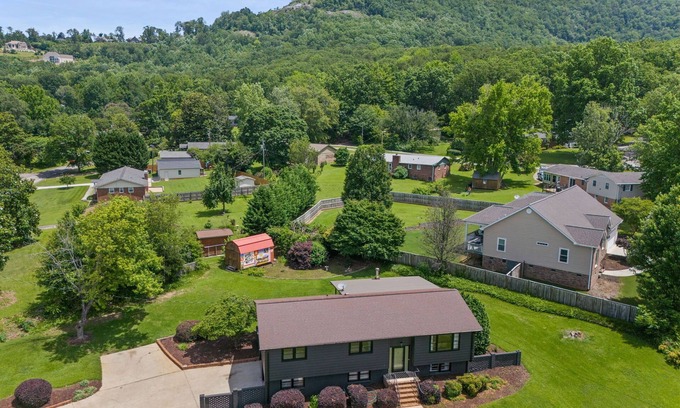 Greenville - Spartanburg House | 4B Retro Retreat: Sauna, Cold Dip, Mountain View Oasis