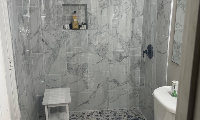 Decatur House | 4bd 3bth with recording studio