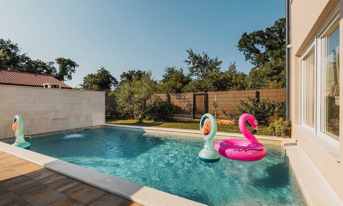 Mali Vareski Villa | 4BD villa with swimming pool and playground close to Duga uvala beach