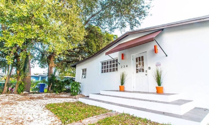 Buena Vista House | 4Bed/2Bath Design-District Home W/Huge Patio & BBQ