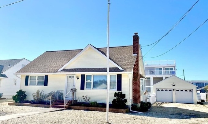 North Beach Haven House | 4BED/3BA Ocean block w/Heat Pool Outdr Bar & Kitchen Rec Room Bayview sleeps 11