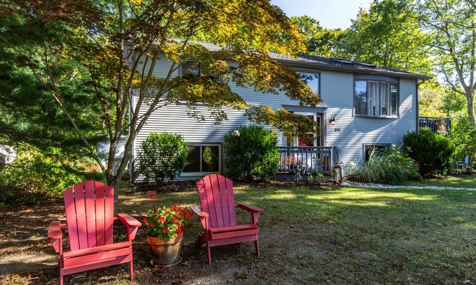 Kenyon House | 4BR, 2Bath Beach Home in desirable Ocean Ridge, near Green Hill Beach & more!