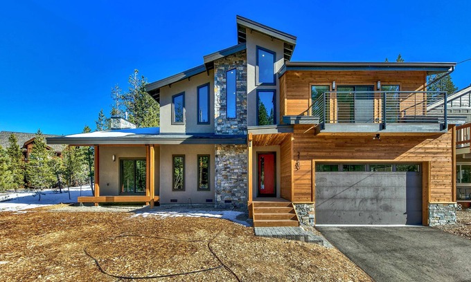 Tahoe Paradise House | 4BR-3BA Mountain Modern, Hot Tub, quiet wooded neighborhood next to river