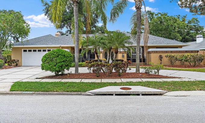 Clearwater House | 4BR 3BA pool house in Clearwater area (Misty)