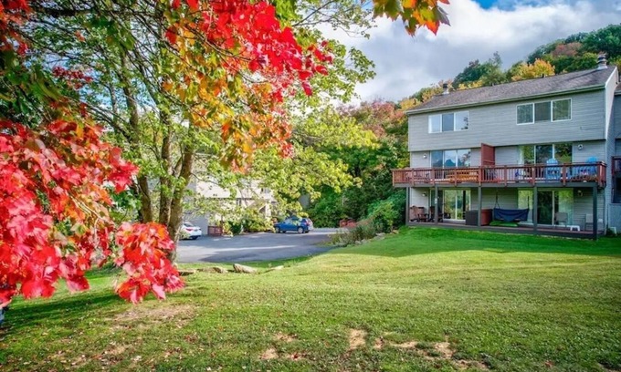 Sugar Mountain House | 4BR/4Bath Townhome w/AC, Walk to Ski, Golf, Tennis, Hiking and More!
