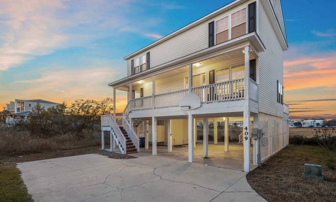 Cherry Grove Beach House | 4BR Marsh-View | 5-Min Walk to Beach + Outdoor TV
