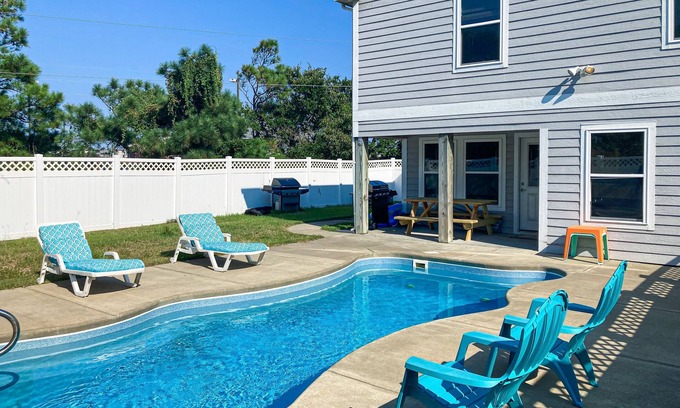 Kill Devil Hills House | 4BR near the beach with pool, fenced yard & bikes