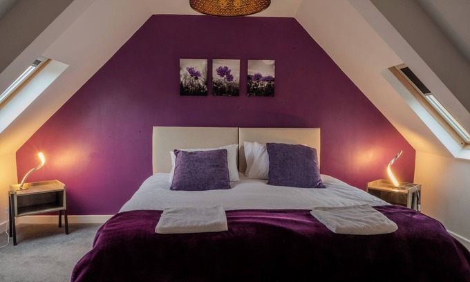 Bramcote House | 4br-sleeps8-privategarden-freeparking