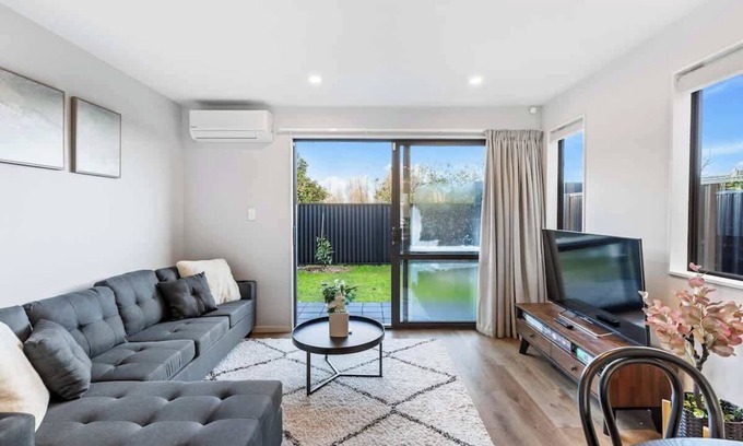 Auckland Apartment | 4BR Townhouse Perfect for Families I Zodiak Stays