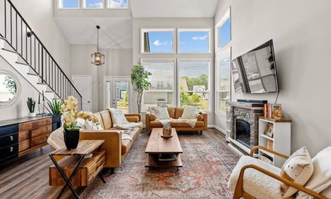 Madison House | 4BR Urban Oasis Home w/Flex Office Near Nashville