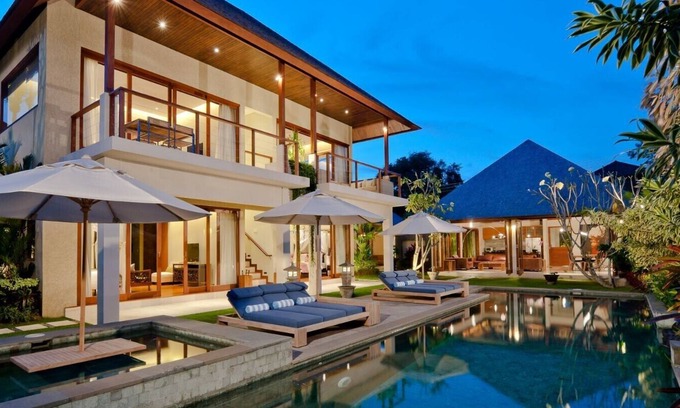 Batubelig Villa | 4BR VILLA SEMINYAK BALI NEAR BEACH