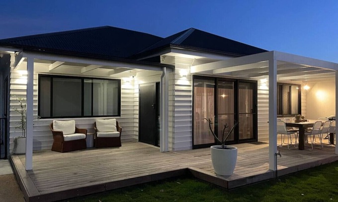 Lakes Entrance House | 4br Waterfront - Skipper’s Quarterdeck