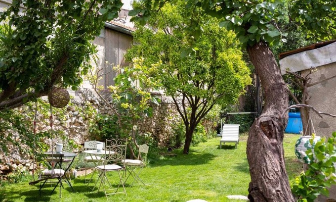 La Conception House | 5/6 bed townhouse with air conditioning, garage and large garden
