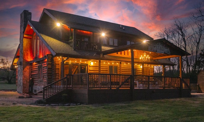 Whites Creek Cabin | 5 Acre Cabin Getaway with Pool, Hot Tub, Fire Pit, & Creek! 8 miles to downtown!