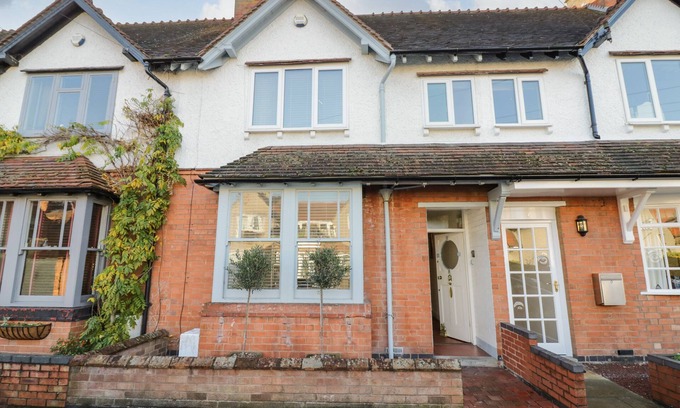 City Centre House | 5 ALBANY ROAD, pet friendly, with a garden in Stratford-Upon-Avon