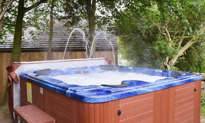 Stocksfield Cottage | 5* Barn Conversion c/w hot tub, sauna, games room, 1/4 acre enclosed games
