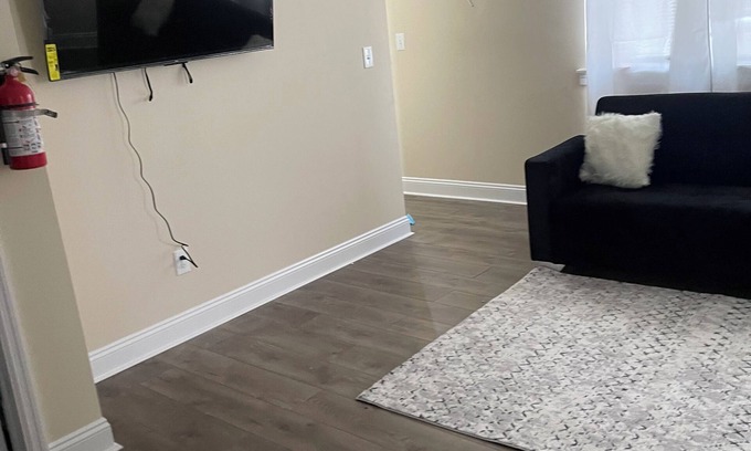 Irvington House | 5 Bd Duplex 38 minutes to NYC. 7min Newark airport and prudential center