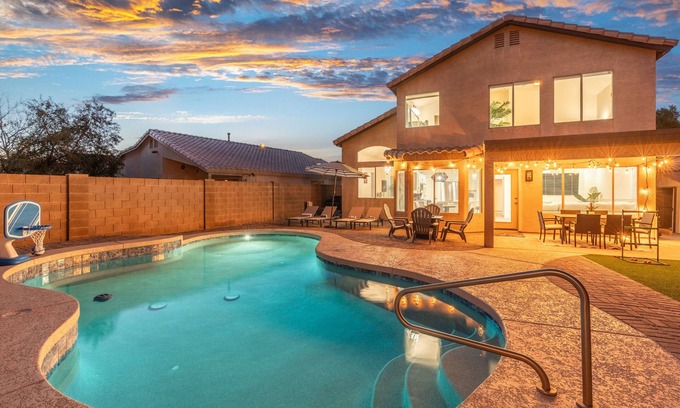Neely Farms House | 5 BD Gilbert Home 4 Min to Downtown