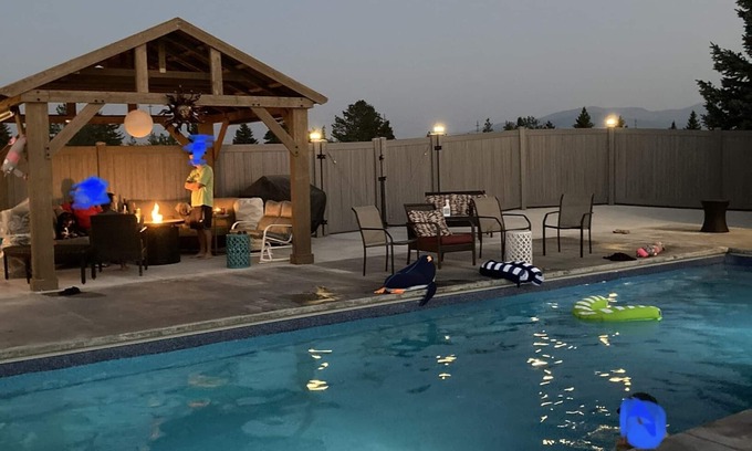 Helena House | 5 BDRM Luxury Montana Retreat on golf course+PRVT pool (seasonal)+3 nearby lakes