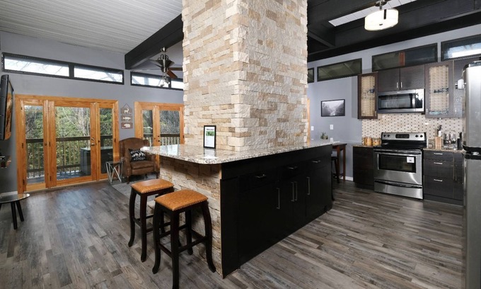Chalet Village Cabin | 5 Bear Chalet - Jetted Tub and Private Sauna!