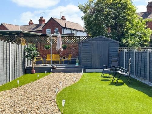Worcester House | 5-Bed Family & Group Stay Near Cricket Ground