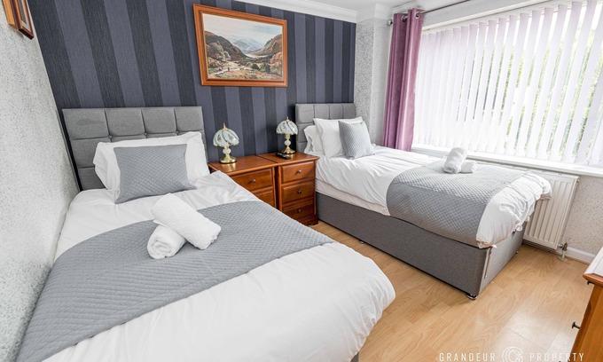Winton House | 5 bed house, cntrl bmouth, free parking, garden
