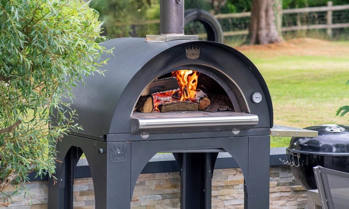 Hungerford House | 5-Bed Luxury Home with Private Pool, Hot Tub, Pizza-Oven & Gym — Sleeps 13