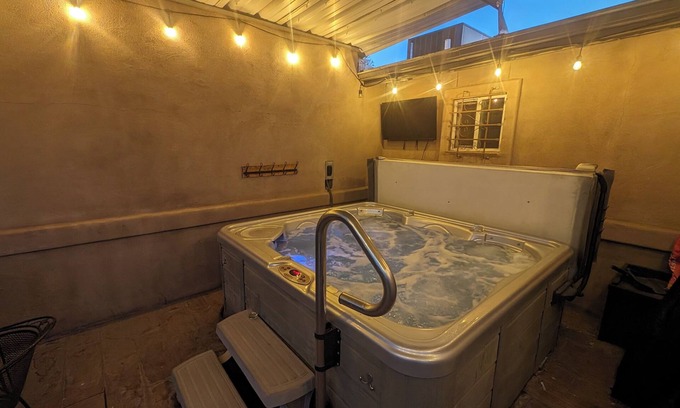 Amphi House | 5 Bed UPDATED Home - Hot Tub, Fire Pits, Games, Bring the Whole Crew! Sleeps 14