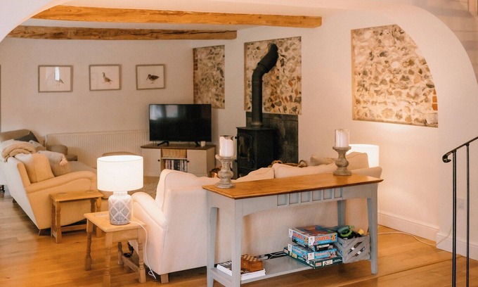 Little Fransham Cottage | 5 bedroom accommodation in Little Fransham
