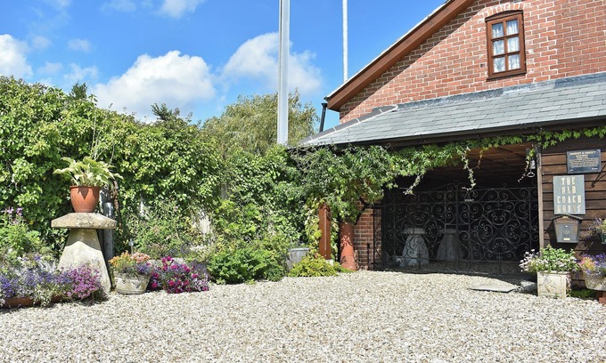 Holworth Cottage | 5 bedroom accommodation in East Burton, near Wareham