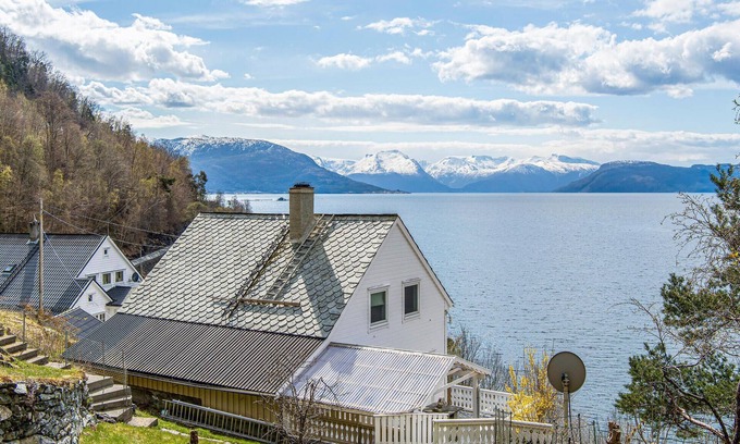 Strandebarm House | 5 bedroom amazing home in Strandebarm