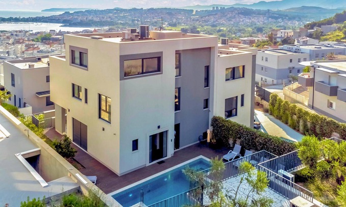 Podstrana House | 5 bedroom amazing home in Podstrana